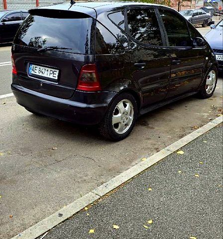 Серый Мерседес А класс, объемом двигателя 1.7 л и пробегом 200 тыс. км за 3350 $, фото 2 на Automoto.ua