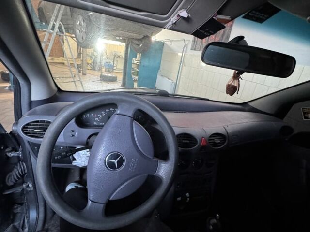 Сірий Мерседес А клас, об'ємом двигуна 1.7 л та пробігом 267 тис. км за 1800 $, фото 6 на Automoto.ua
