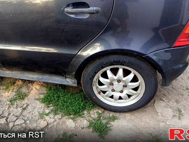 Серый Мерседес А класс, объемом двигателя 1.7 л и пробегом 270 тыс. км за 3000 $, фото 2 на Automoto.ua