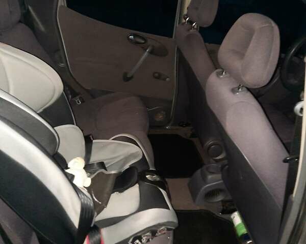 Серый Мерседес А класс, объемом двигателя 1.7 л и пробегом 259 тыс. км за 3350 $, фото 7 на Automoto.ua