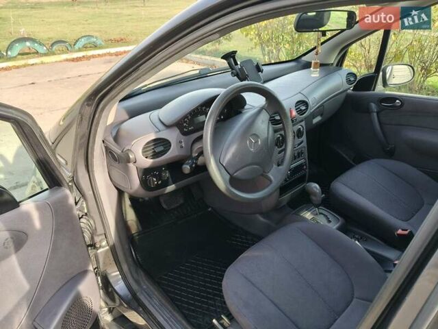 Серый Мерседес А класс, объемом двигателя 1.6 л и пробегом 235 тыс. км за 4200 $, фото 8 на Automoto.ua