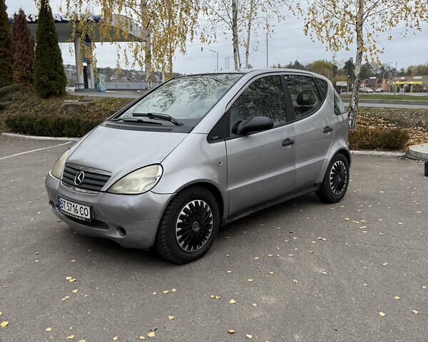 Серый Мерседес А класс, объемом двигателя 1.7 л и пробегом 300 тыс. км за 2600 $, фото 3 на Automoto.ua