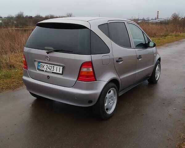 Серый Мерседес А класс, объемом двигателя 1.6 л и пробегом 157 тыс. км за 3200 $, фото 1 на Automoto.ua