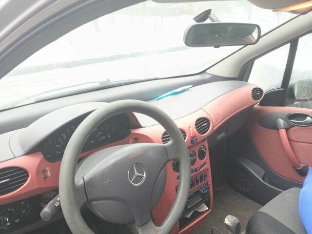 Серый Мерседес А класс, объемом двигателя 1.7 л и пробегом 390 тыс. км за 2200 $, фото 3 на Automoto.ua