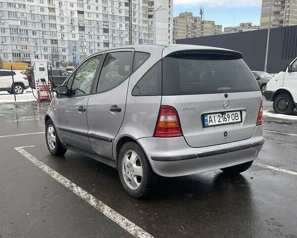 Серый Мерседес А класс, объемом двигателя 1.4 л и пробегом 230 тыс. км за 2500 $, фото 1 на Automoto.ua