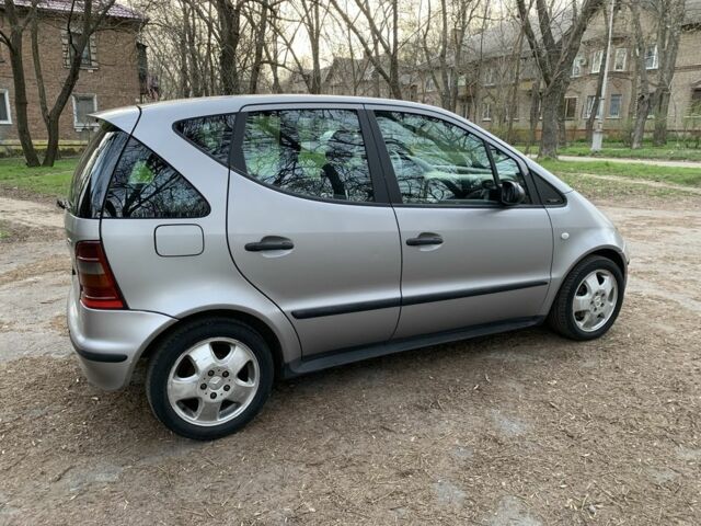 Серый Мерседес А класс, объемом двигателя 1.7 л и пробегом 290 тыс. км за 3000 $, фото 5 на Automoto.ua