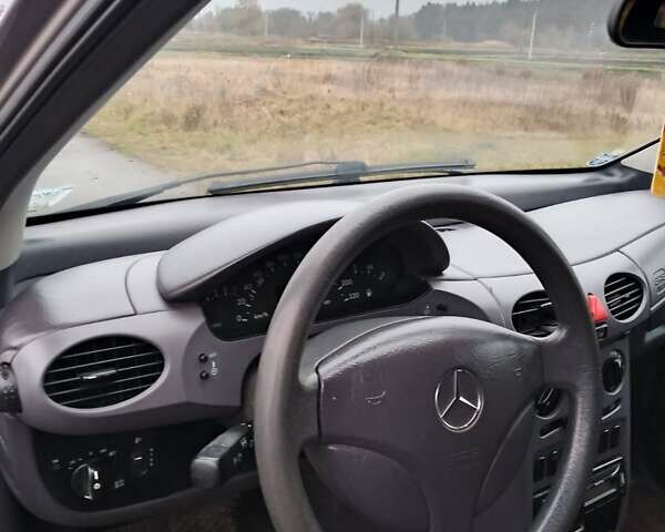 Серый Мерседес А класс, объемом двигателя 1.6 л и пробегом 157 тыс. км за 3200 $, фото 4 на Automoto.ua