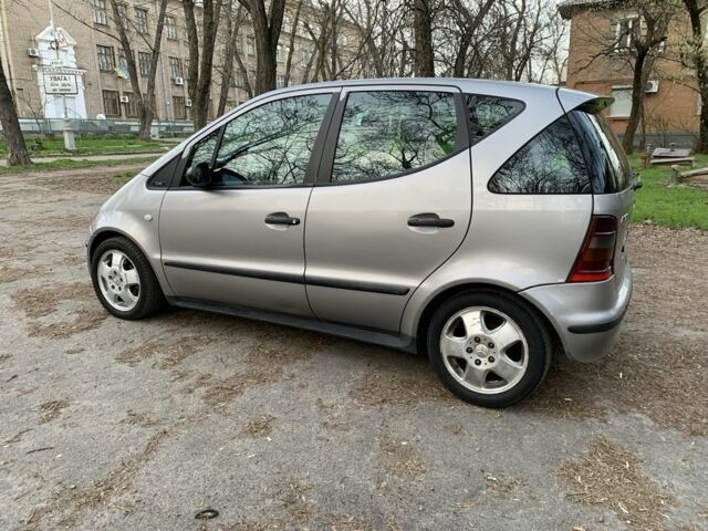 Серый Мерседес А класс, объемом двигателя 1.7 л и пробегом 290 тыс. км за 3000 $, фото 3 на Automoto.ua