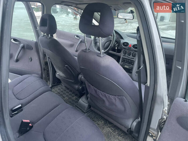 Сірий Мерседес А клас, об'ємом двигуна 1.4 л та пробігом 200 тис. км за 2750 $, фото 15 на Automoto.ua