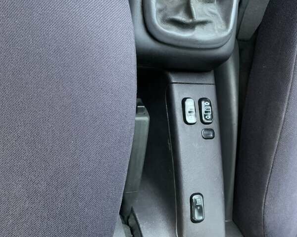 Серый Мерседес А класс, объемом двигателя 1.69 л и пробегом 290 тыс. км за 2900 $, фото 17 на Automoto.ua