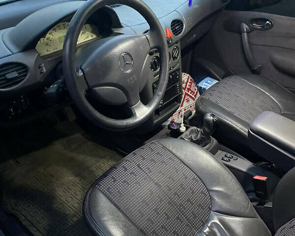 Серый Мерседес А класс, объемом двигателя 1.9 л и пробегом 240 тыс. км за 2900 $, фото 4 на Automoto.ua