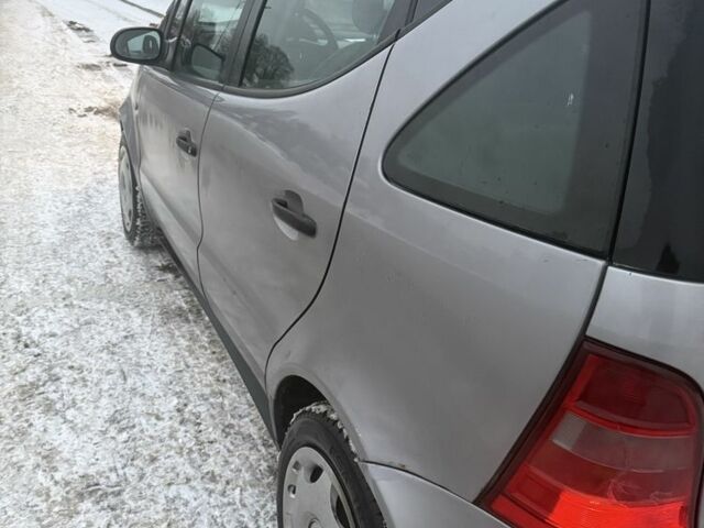 Серый Мерседес А класс, объемом двигателя 1.7 л и пробегом 220 тыс. км за 1400 $, фото 3 на Automoto.ua