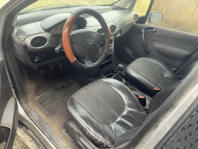 Серый Мерседес А класс, объемом двигателя 1.7 л и пробегом 260 тыс. км за 800 $, фото 4 на Automoto.ua