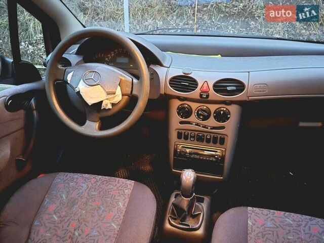 Сірий Мерседес А клас, об'ємом двигуна 1.69 л та пробігом 250 тис. км за 1500 $, фото 9 на Automoto.ua