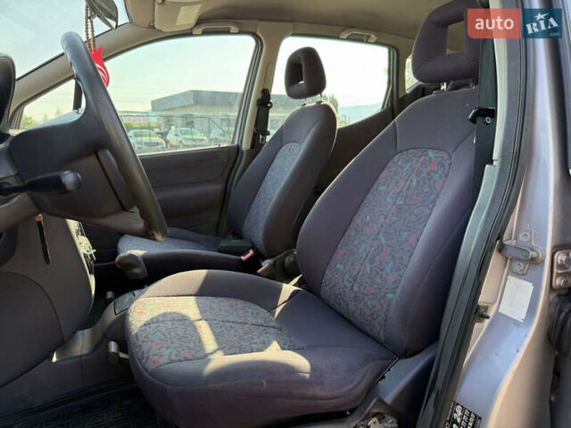 Серый Мерседес А класс, объемом двигателя 1.7 л и пробегом 251 тыс. км за 3600 $, фото 6 на Automoto.ua