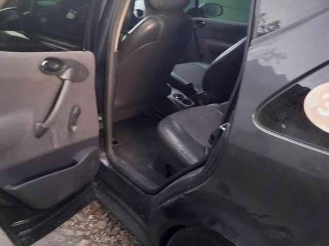 Серый Мерседес А класс, объемом двигателя 1.7 л и пробегом 380 тыс. км за 3200 $, фото 8 на Automoto.ua