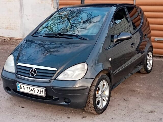 Серый Мерседес А класс, объемом двигателя 1.7 л и пробегом 300 тыс. км за 2000 $, фото 1 на Automoto.ua