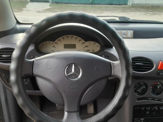 Серый Мерседес А класс, объемом двигателя 1.7 л и пробегом 300 тыс. км за 2000 $, фото 15 на Automoto.ua