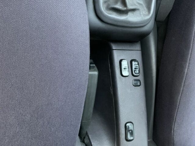 Серый Мерседес А класс, объемом двигателя 1.7 л и пробегом 290 тыс. км за 3000 $, фото 20 на Automoto.ua