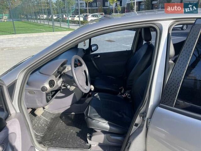 Серый Мерседес А класс, объемом двигателя 1.6 л и пробегом 250 тыс. км за 2700 $, фото 5 на Automoto.ua