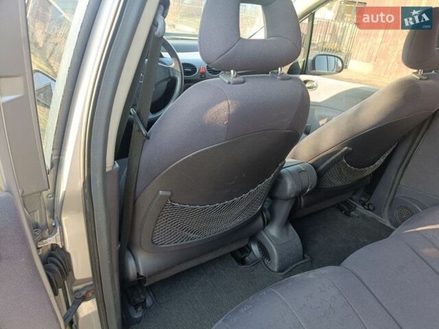 Серый Мерседес А класс, объемом двигателя 1.69 л и пробегом 354 тыс. км за 3100 $, фото 17 на Automoto.ua