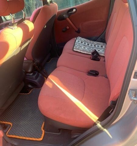 Серый Мерседес А класс, объемом двигателя 1.4 л и пробегом 116 тыс. км за 3700 $, фото 5 на Automoto.ua