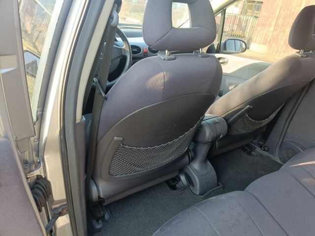 Серый Мерседес А класс, объемом двигателя 1.7 л и пробегом 354 тыс. км за 3100 $, фото 17 на Automoto.ua