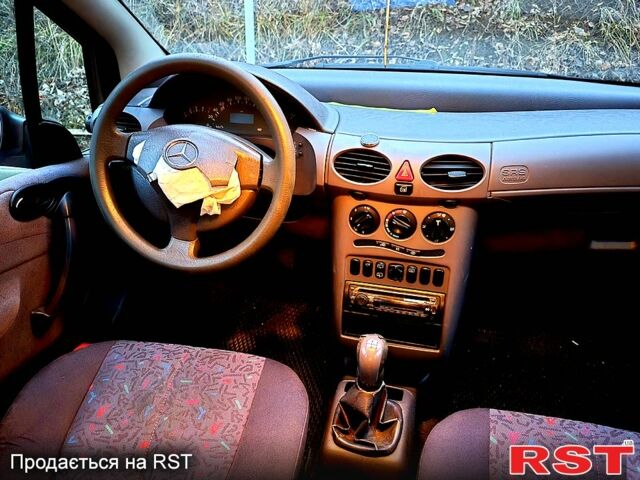 Сірий Мерседес А клас, об'ємом двигуна 1.7 л та пробігом 200 тис. км за 1500 $, фото 6 на Automoto.ua