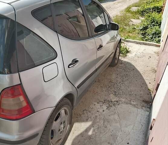 Серый Мерседес А класс, объемом двигателя 1.69 л и пробегом 273 тыс. км за 3000 $, фото 5 на Automoto.ua