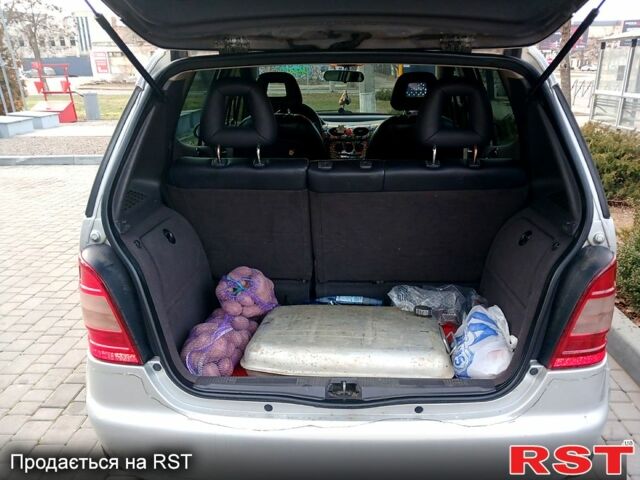 Серый Мерседес А класс, объемом двигателя 1.4 л и пробегом 120 тыс. км за 4800 $, фото 11 на Automoto.ua