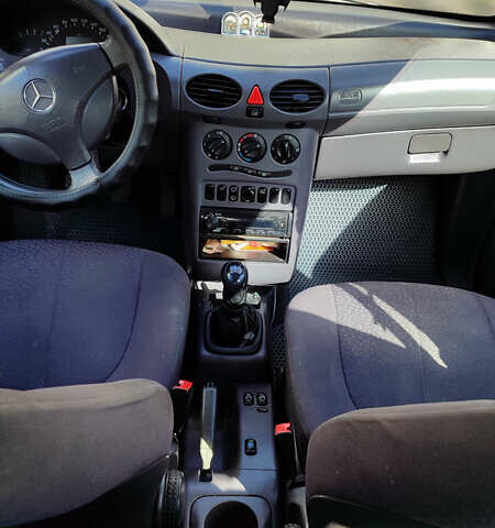 Серый Мерседес А класс, объемом двигателя 1.7 л и пробегом 226 тыс. км за 3750 $, фото 6 на Automoto.ua