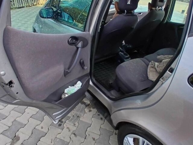 Сірий Мерседес А клас, об'ємом двигуна 1.7 л та пробігом 300 тис. км за 4000 $, фото 9 на Automoto.ua