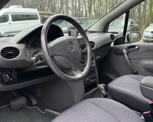 Сірий Мерседес А клас, об'ємом двигуна 1.6 л та пробігом 188 тис. км за 3999 $, фото 6 на Automoto.ua