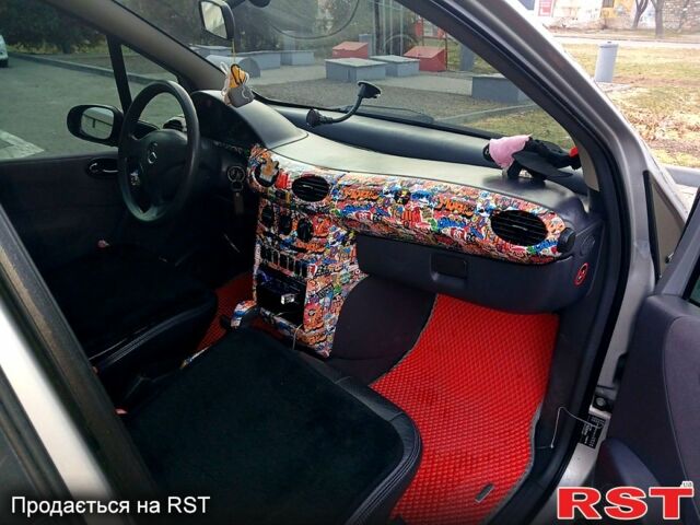 Серый Мерседес А класс, объемом двигателя 1.4 л и пробегом 120 тыс. км за 4800 $, фото 5 на Automoto.ua