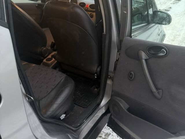 Серый Мерседес А класс, объемом двигателя 1.7 л и пробегом 220 тыс. км за 1400 $, фото 7 на Automoto.ua