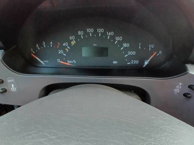 Сірий Мерседес А клас, об'ємом двигуна 1.7 л та пробігом 300 тис. км за 4000 $, фото 5 на Automoto.ua