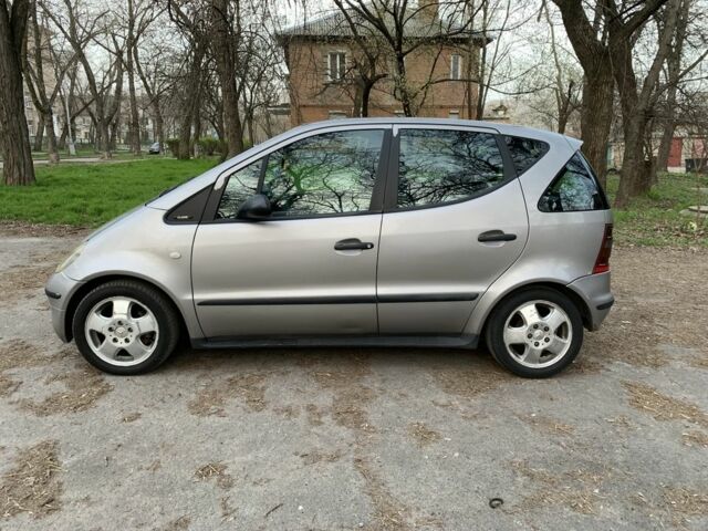 Серый Мерседес А класс, объемом двигателя 1.7 л и пробегом 290 тыс. км за 3000 $, фото 1 на Automoto.ua