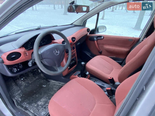 Сірий Мерседес А клас, об'ємом двигуна 1.69 л та пробігом 300 тис. км за 3000 $, фото 6 на Automoto.ua