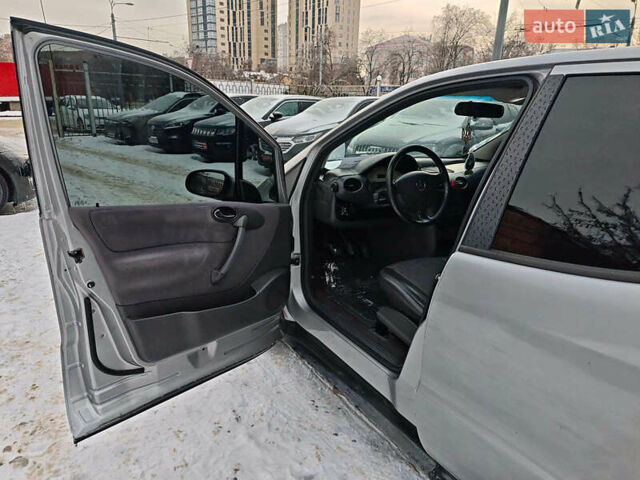 Сірий Мерседес А клас, об'ємом двигуна 2 л та пробігом 323 тис. км за 3490 $, фото 18 на Automoto.ua