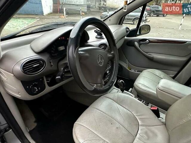 Серый Мерседес А класс, объемом двигателя 1.9 л и пробегом 273 тыс. км за 3800 $, фото 4 на Automoto.ua