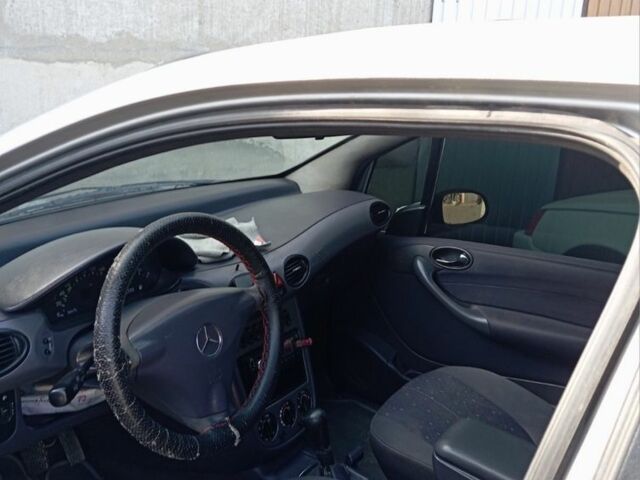 Сірий Мерседес А клас, об'ємом двигуна 1.7 л та пробігом 350 тис. км за 3200 $, фото 4 на Automoto.ua