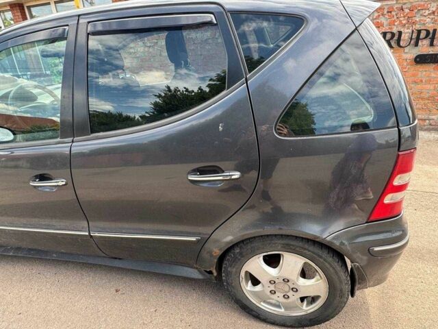 Серый Мерседес А класс, объемом двигателя 1.7 л и пробегом 320 тыс. км за 2000 $, фото 3 на Automoto.ua