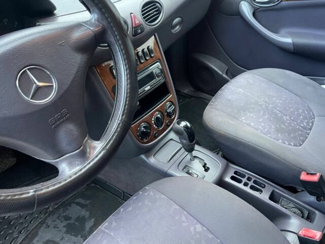 Серый Мерседес А класс, объемом двигателя 1.7 л и пробегом 125 тыс. км за 950 $, фото 5 на Automoto.ua