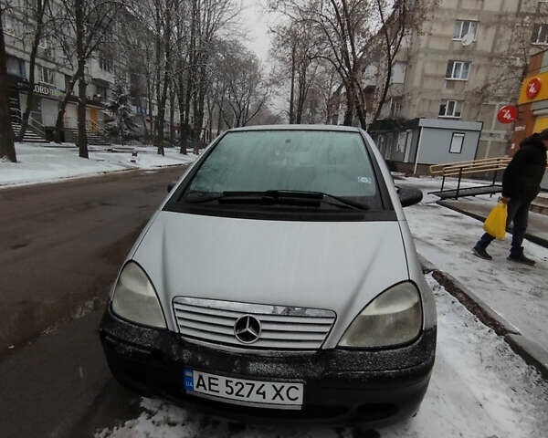 Серый Мерседес А класс, объемом двигателя 1.4 л и пробегом 212 тыс. км за 2900 $, фото 3 на Automoto.ua