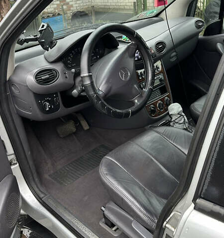 Серый Мерседес А класс, объемом двигателя 1.9 л и пробегом 245 тыс. км за 5200 $, фото 18 на Automoto.ua