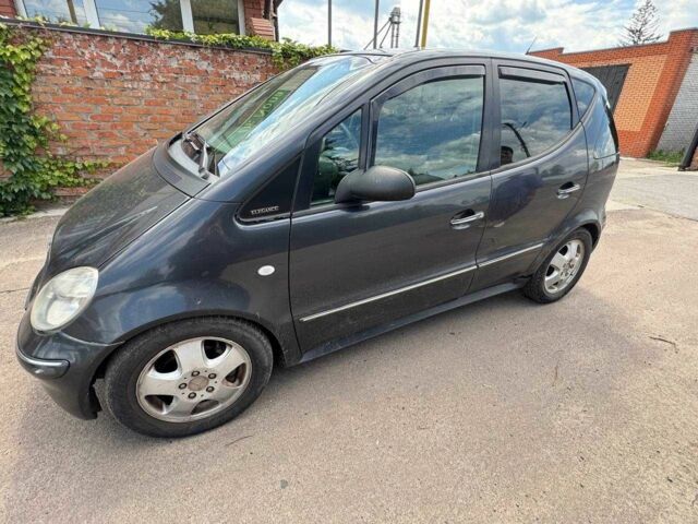 Серый Мерседес А класс, объемом двигателя 1.7 л и пробегом 320 тыс. км за 2000 $, фото 2 на Automoto.ua