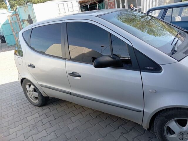 Сірий Мерседес А клас, об'ємом двигуна 1.7 л та пробігом 350 тис. км за 3200 $, фото 1 на Automoto.ua