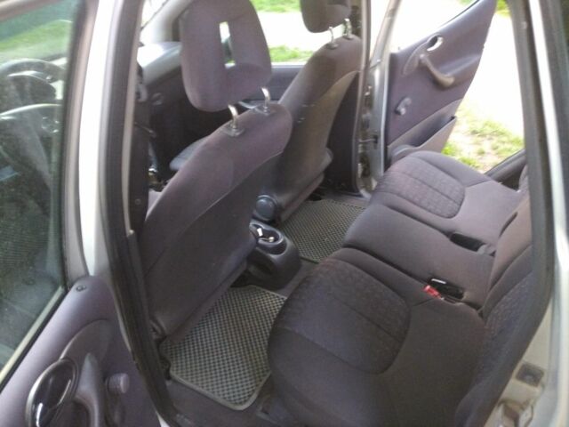 Мерседес А клас 2001 у Дніпро (Дніпропетровську) на Automoto.ua Сірий Мерседес А клас, об'ємом двигуна 1.4 л та пробігом 215 тис. км за 2900 $, фото 5 на Automoto.ua