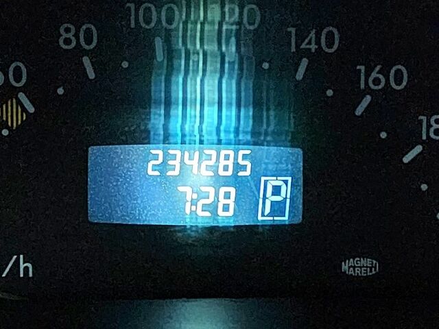 Серый Мерседес А класс, объемом двигателя 1.6 л и пробегом 230 тыс. км за 3400 $, фото 8 на Automoto.ua