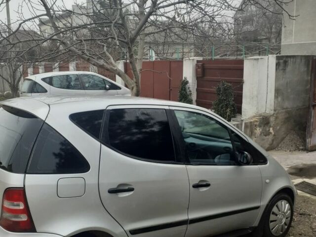 Серый Мерседес А класс, объемом двигателя 0 л и пробегом 180 тыс. км за 3600 $, фото 4 на Automoto.ua